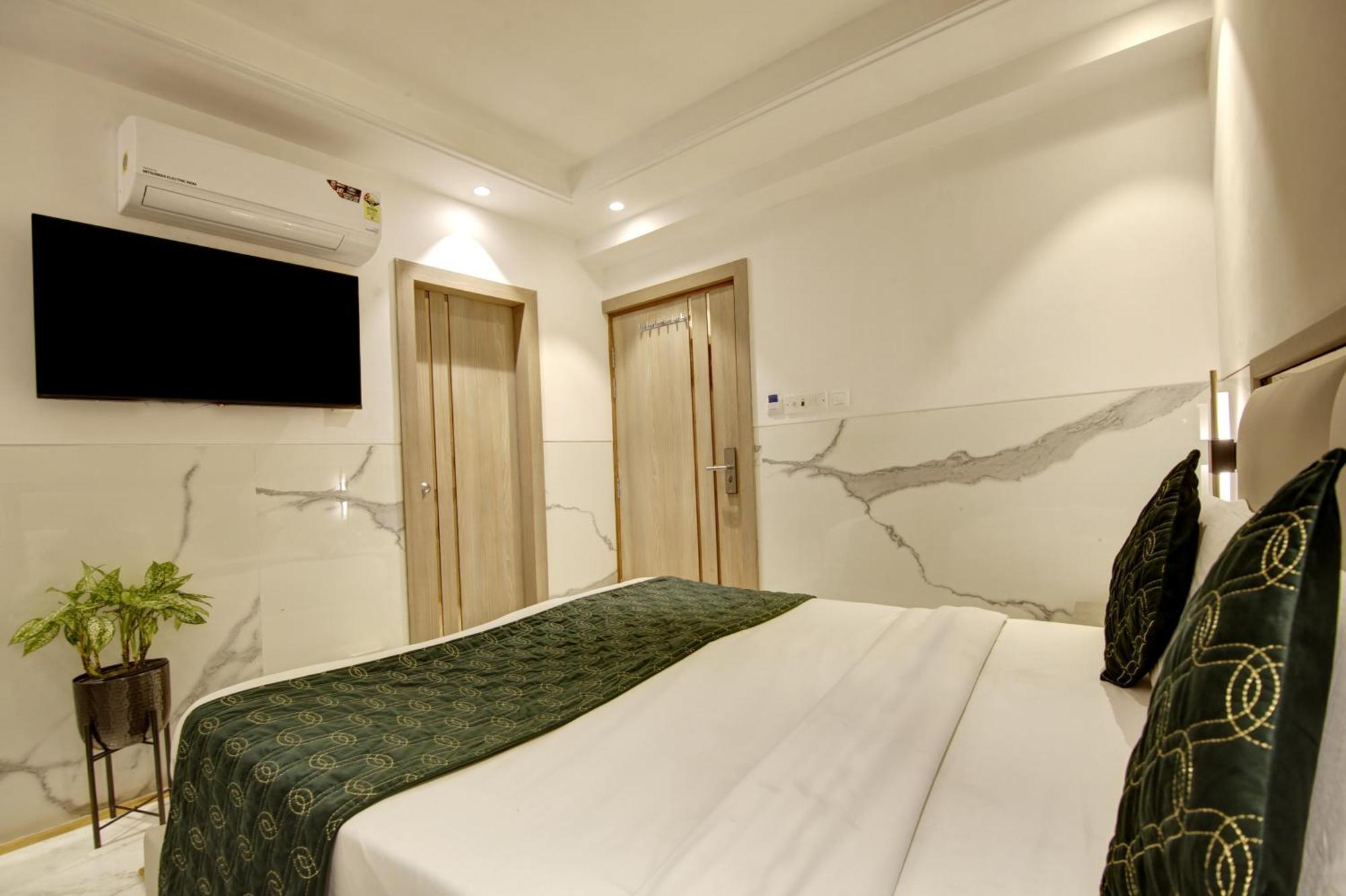 Hotel Transit International- Aerocity Delhi Airport ニューデリー エクステリア 写真