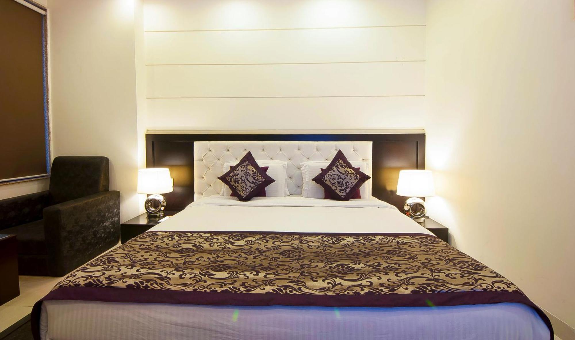 Hotel Transit International- Aerocity Delhi Airport ニューデリー エクステリア 写真